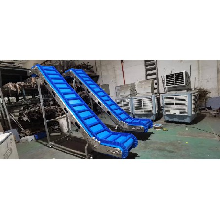 皮帶大傾角提升機6